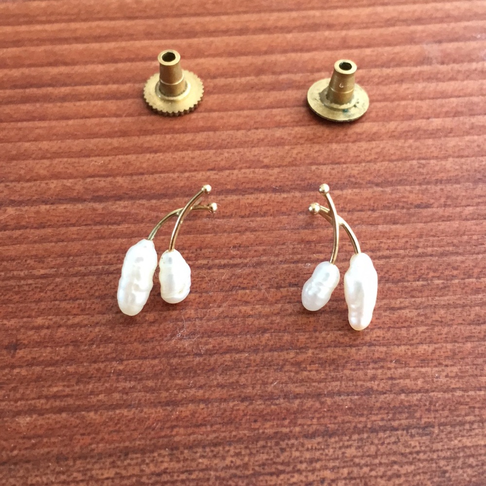 Pearl and gold studs